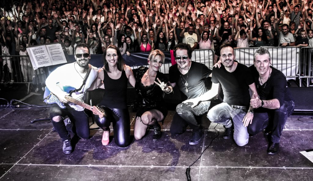 Keresztes Ildikó az együttesével (Fotó: Keresztes Ildikó)