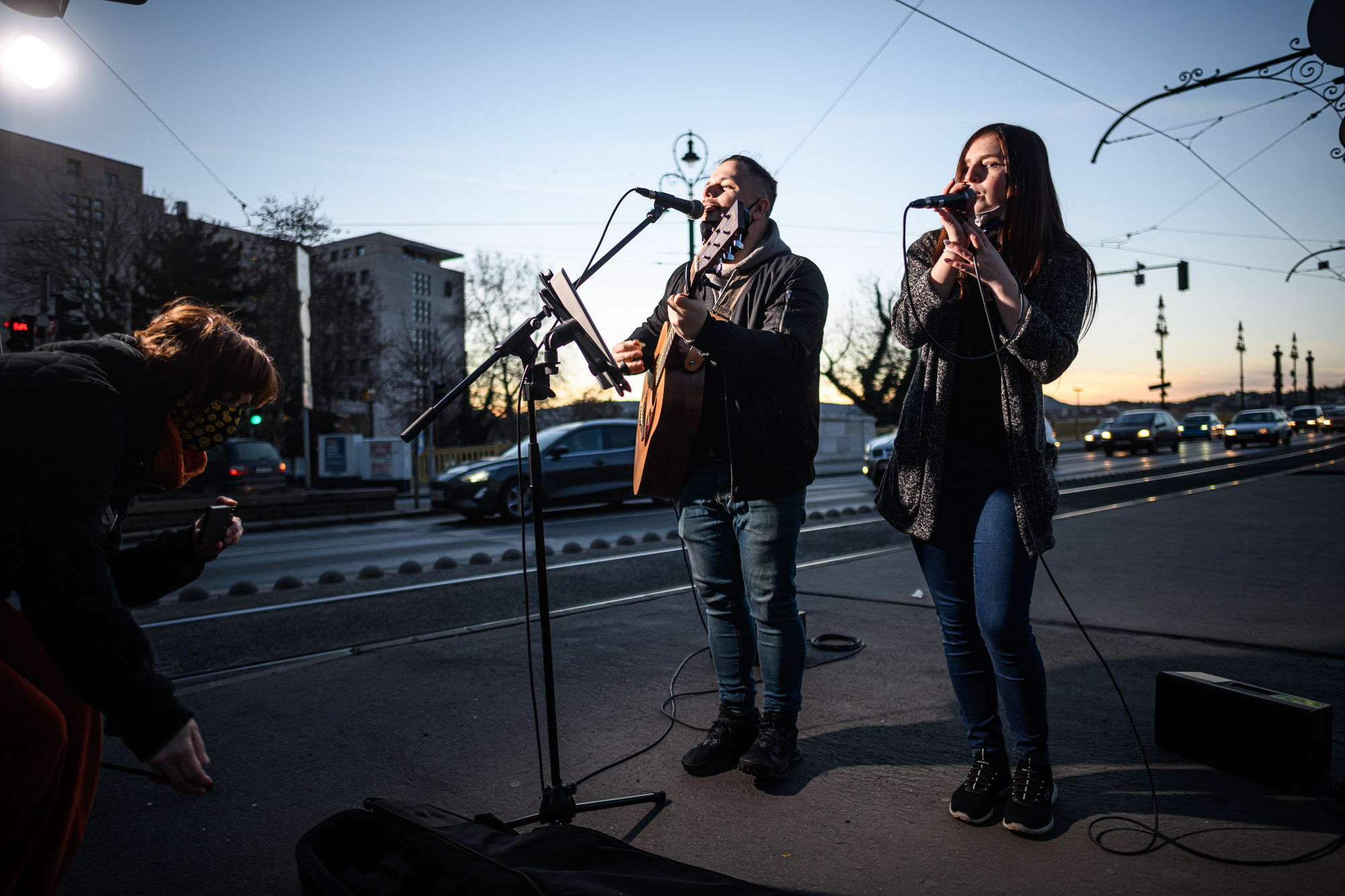 Jimmy és Nika, az utcazenész pár