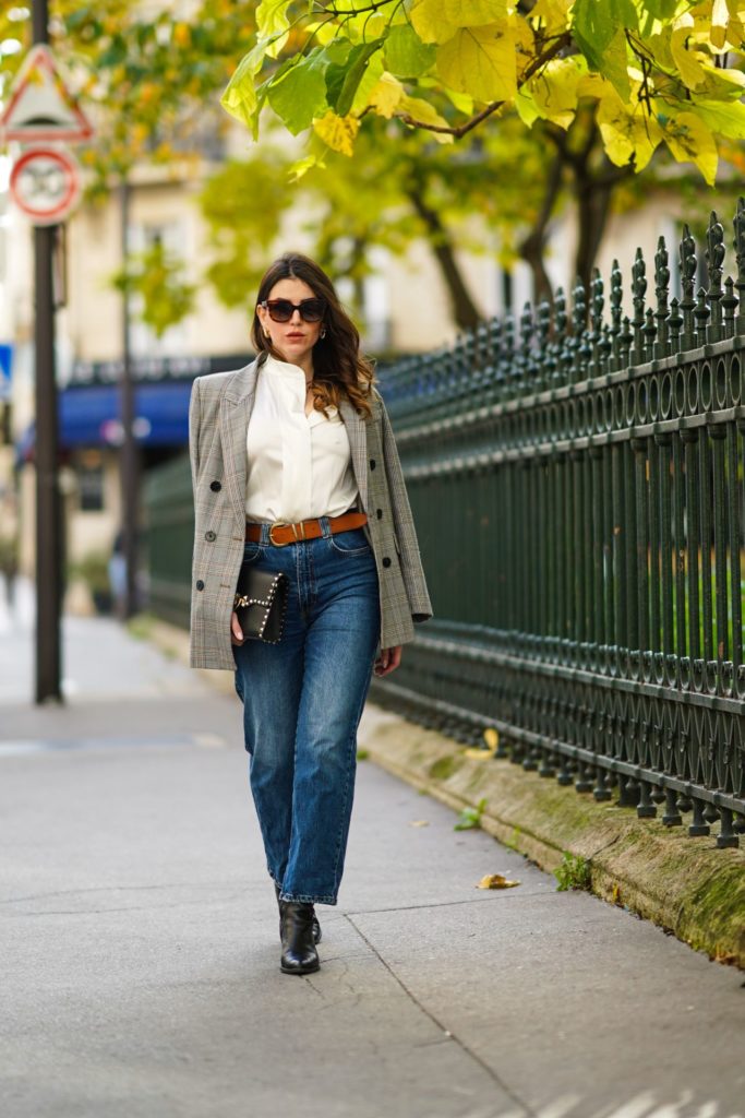 Az egyenes szárú farmerekből is divatosak a cropped változatok.