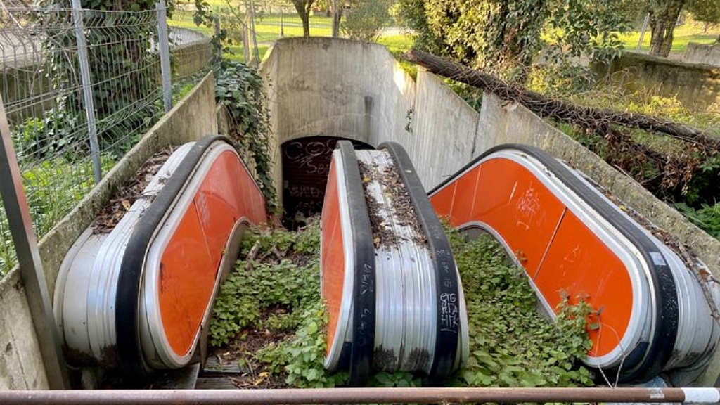 Benőtték a növények a római mozgólépcsőt