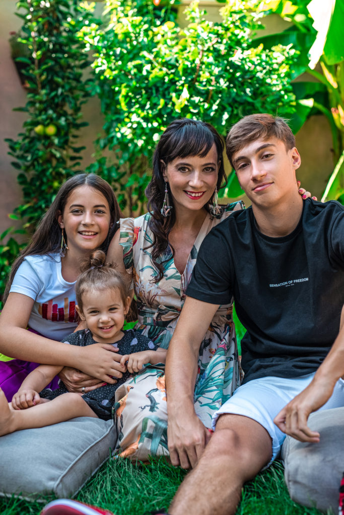 Farkasházi Réka és a három gyereke: Benjámin, Rebeka és Tamara (Fotó: Farkasházi Réka Archyvumából)