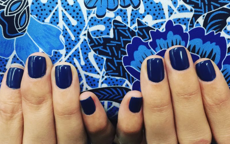 Sötét tengerészkék 