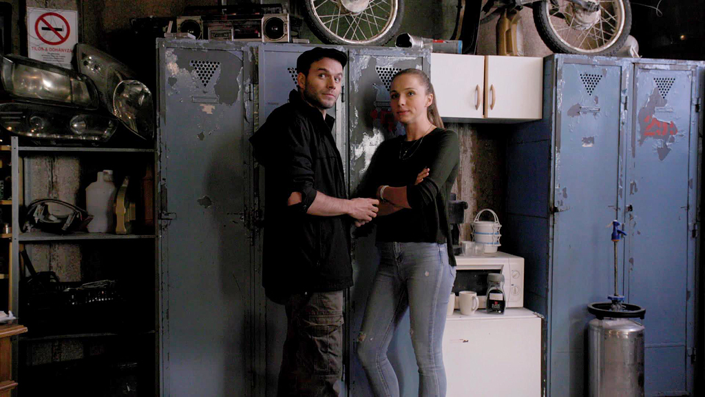 A Róza mama kedvenc unokáját, Petrát alakító Dobos Evelin imádja az ételt, az életet és az utazást, és bárhol otthon tudja érezni magát a világon