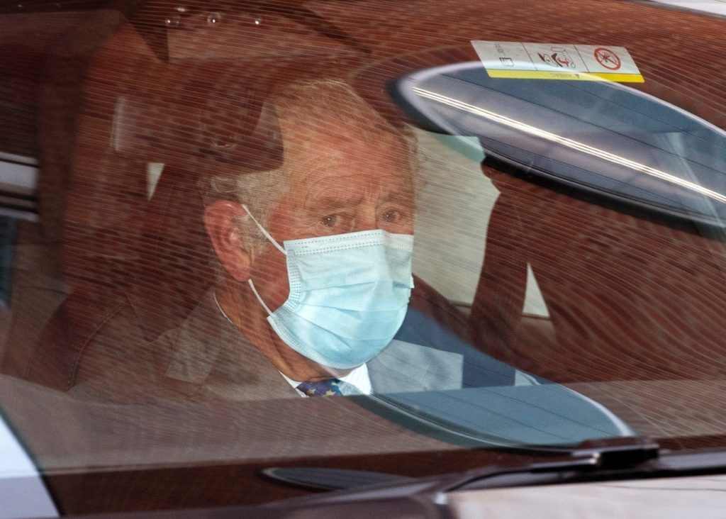 Károly herceg kórházból sírt