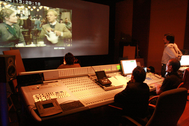 Több mint 4000 filmet és sorozatot magyarított