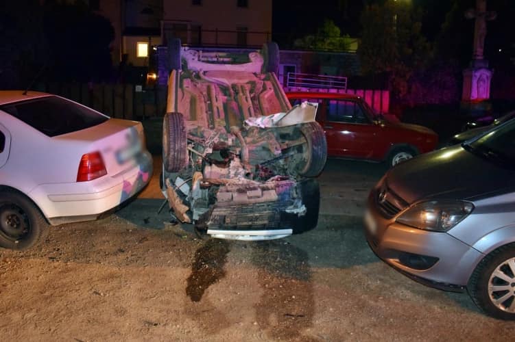 Az ittas vezető autója felborult (Fotó: GYMS MRFK Bűnmegelőzési és Balesetmegelőzési Portál)