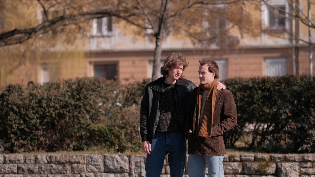 Patkós Márton és Váradi Gergely A besúgóban (fotó: HBO / Orbital Strangers)