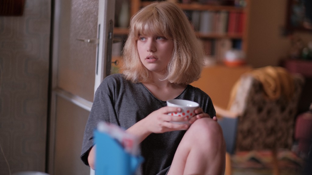 Szőke Abigél A besúgóban (fotó: HBO / Orbital Strangers)