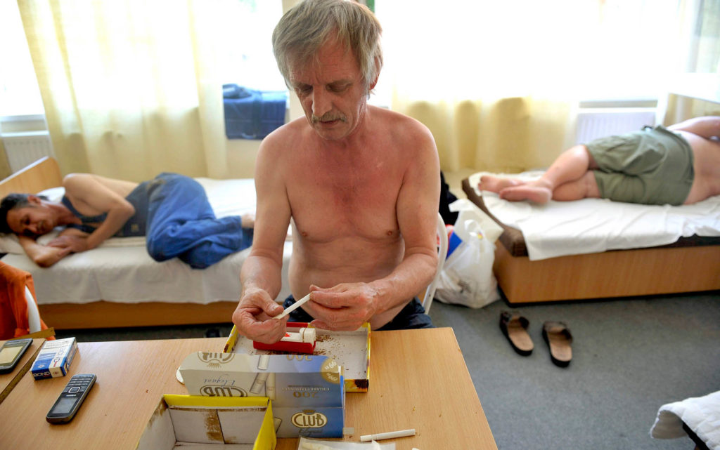 „Nyugdíjas koromig itt fogok lakni" - Ilyen az élet a munkásszállón