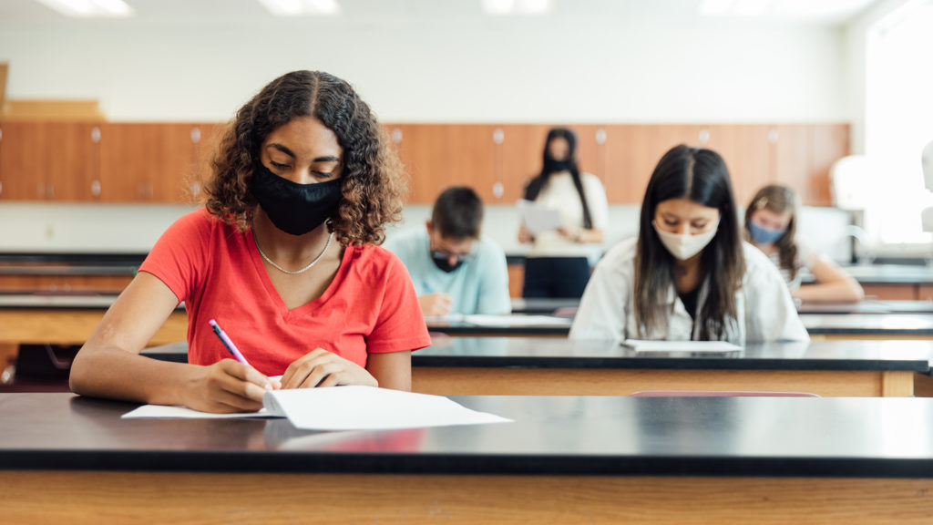 Akár védettek a tanárok, akár nem, megtartják az érettségit