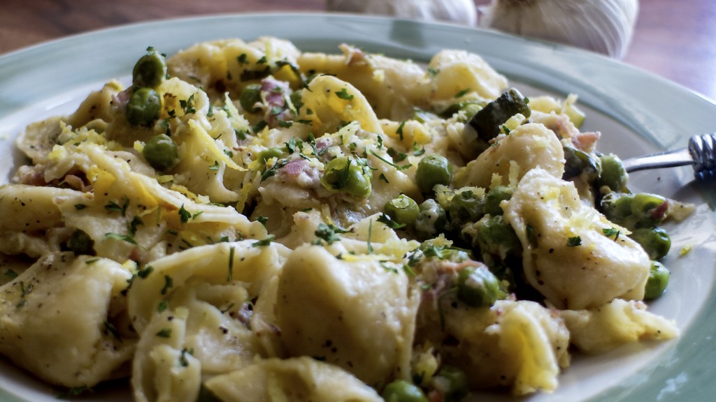 Tejszínes-zöldborsós tészta