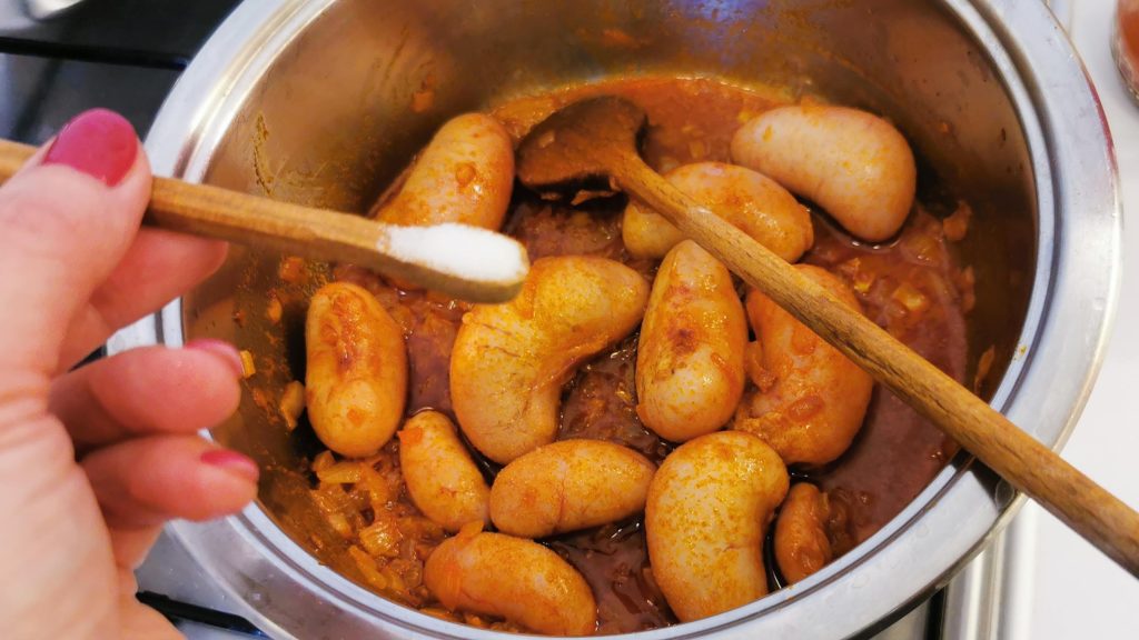 készül a kakashere pörkölt