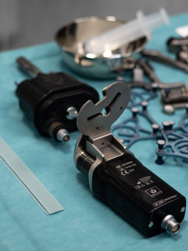 Robotok segítségével műt térdeket