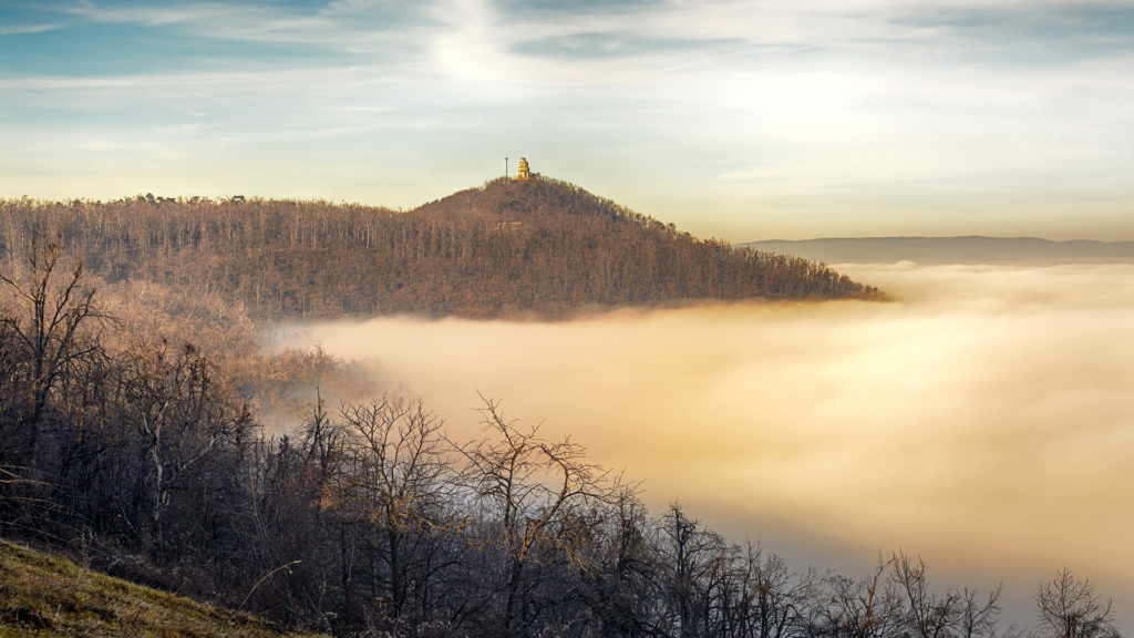 A Normafán is kötelező maszkviselésre figyelmeztet az önkormányzat