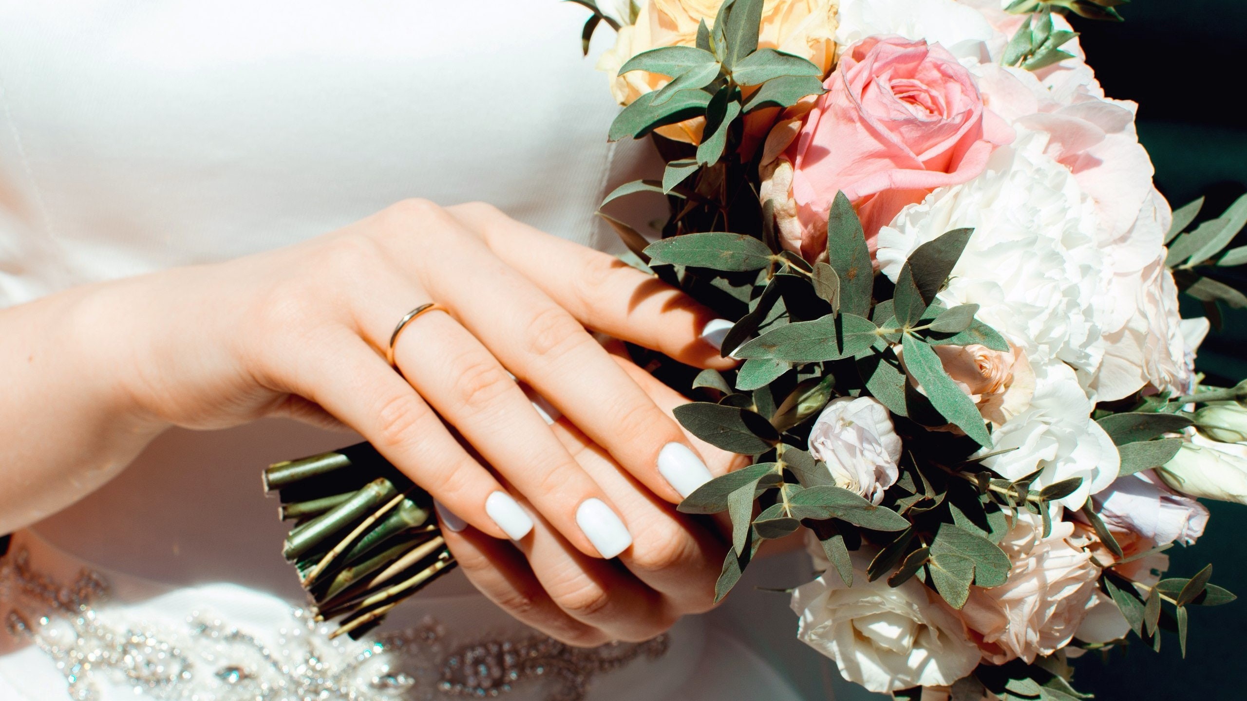 Menyasszony és esküvői csokor