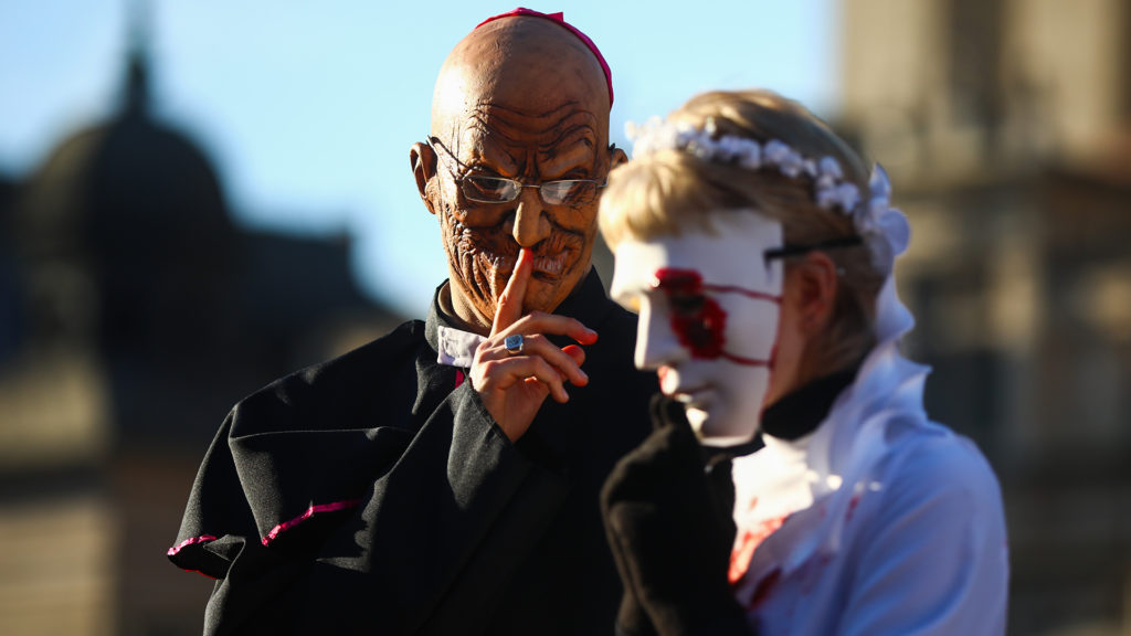 Hat lengyel egyházi ember ellen indul eljárás pedofília gyanúja miatt