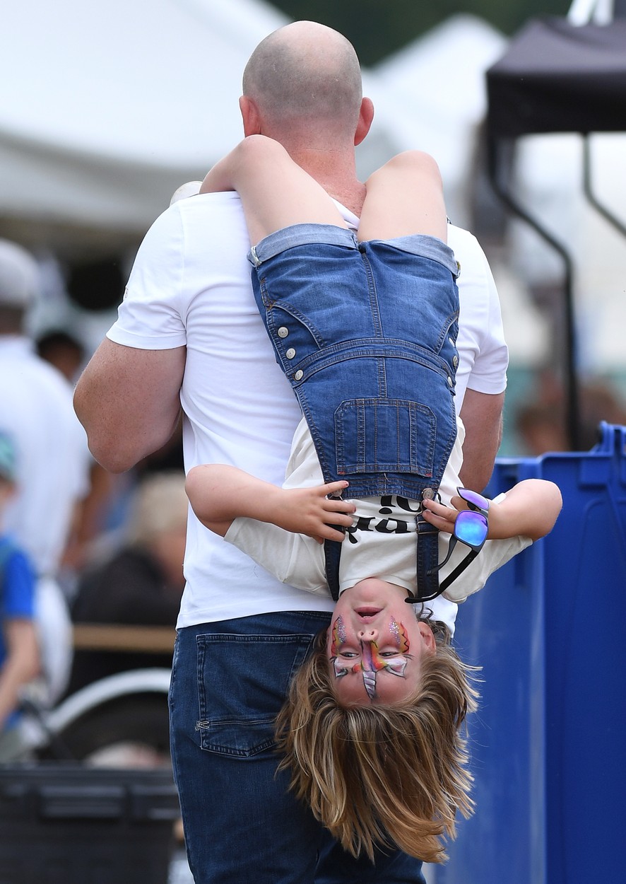 Mike Tindall és lányai