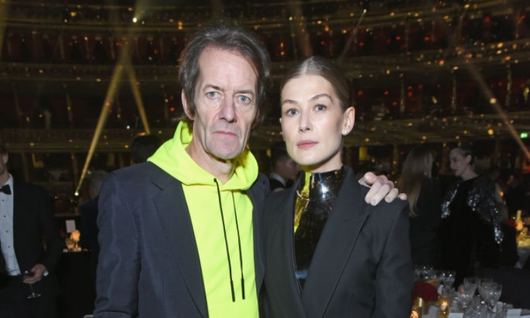 Tudod ki Rosamund Pike férje?