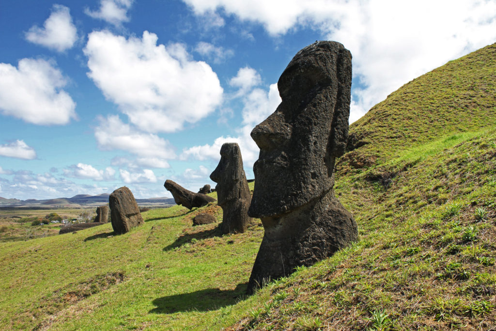 A Húsvét-szigetet körülbelül 3300-an lakják