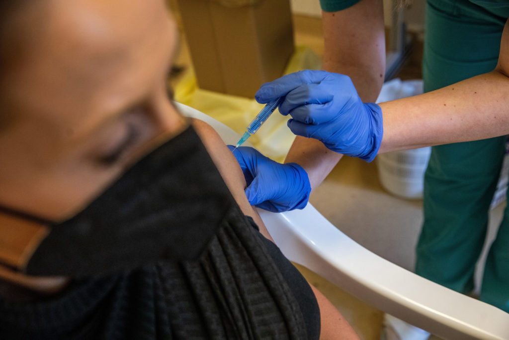 Kérjük a covid oltást PM problémával vagy IR-rel?