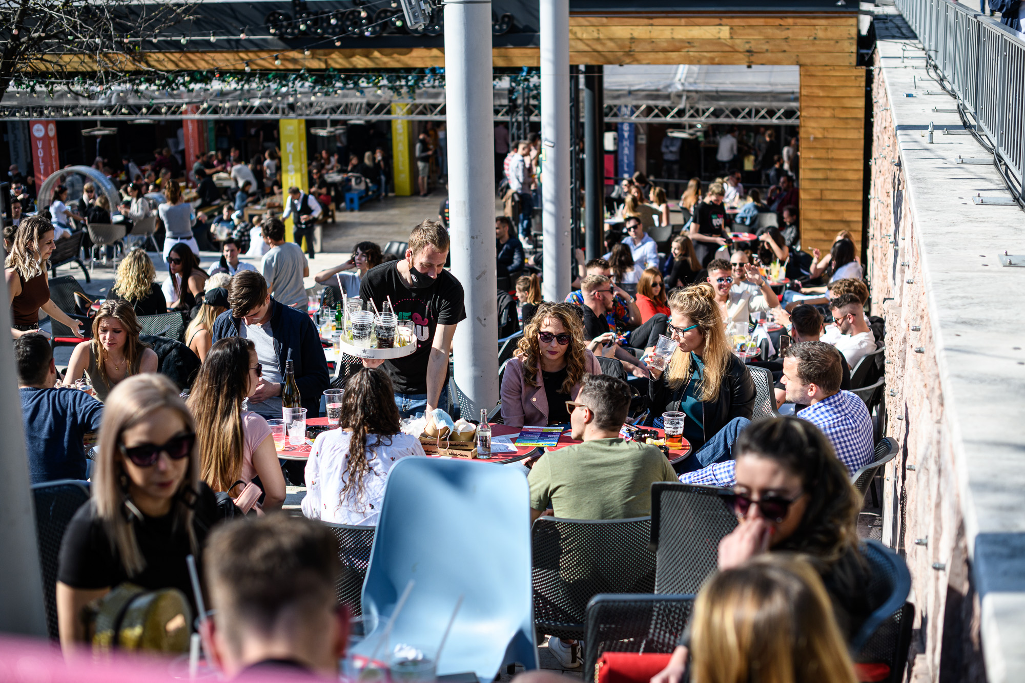 Terasznyitás, Budapest, bulinegyed