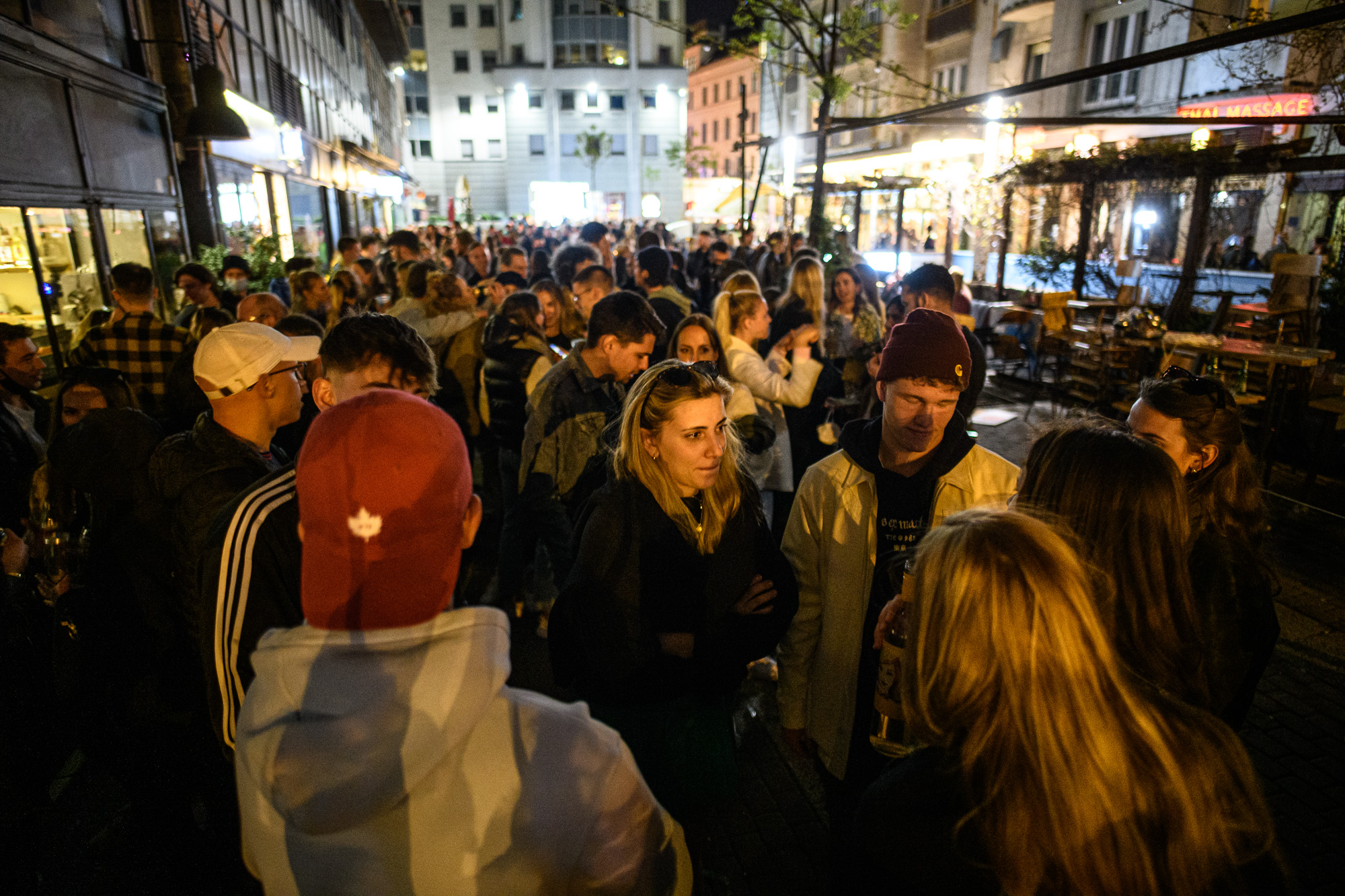 Terasznyitás, Budapest, bulinegyed