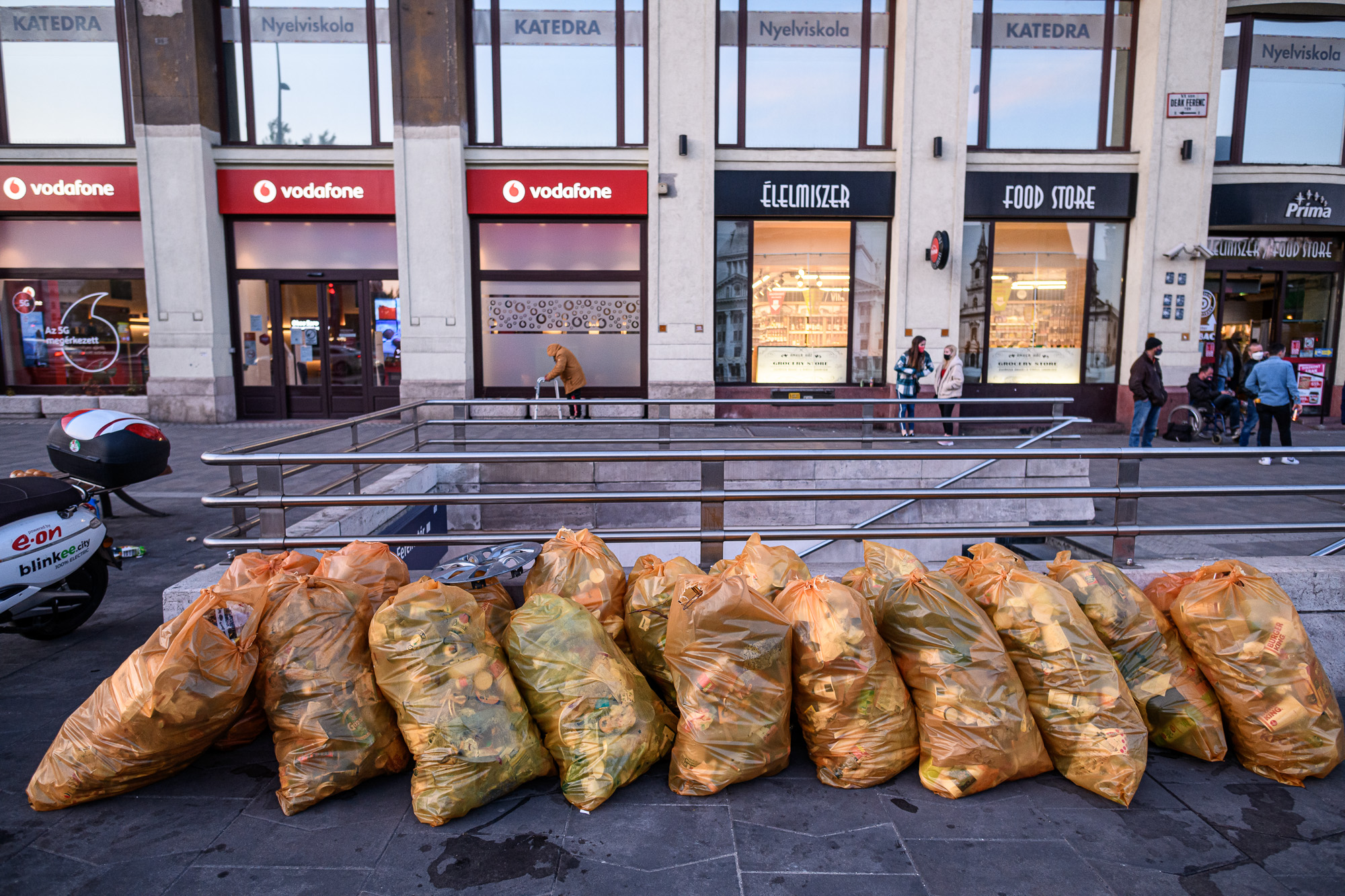 Terasznyitás, Budapest, bulinegyed