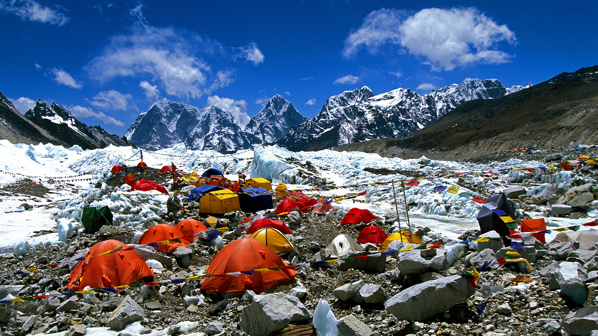 Elérte a Mount Everest lejtőit a koronavírus