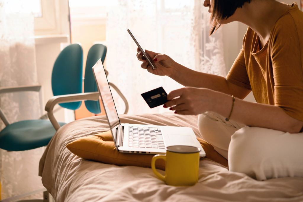 Rengeteg embert frusztrál a kétlépcsős online fizetés