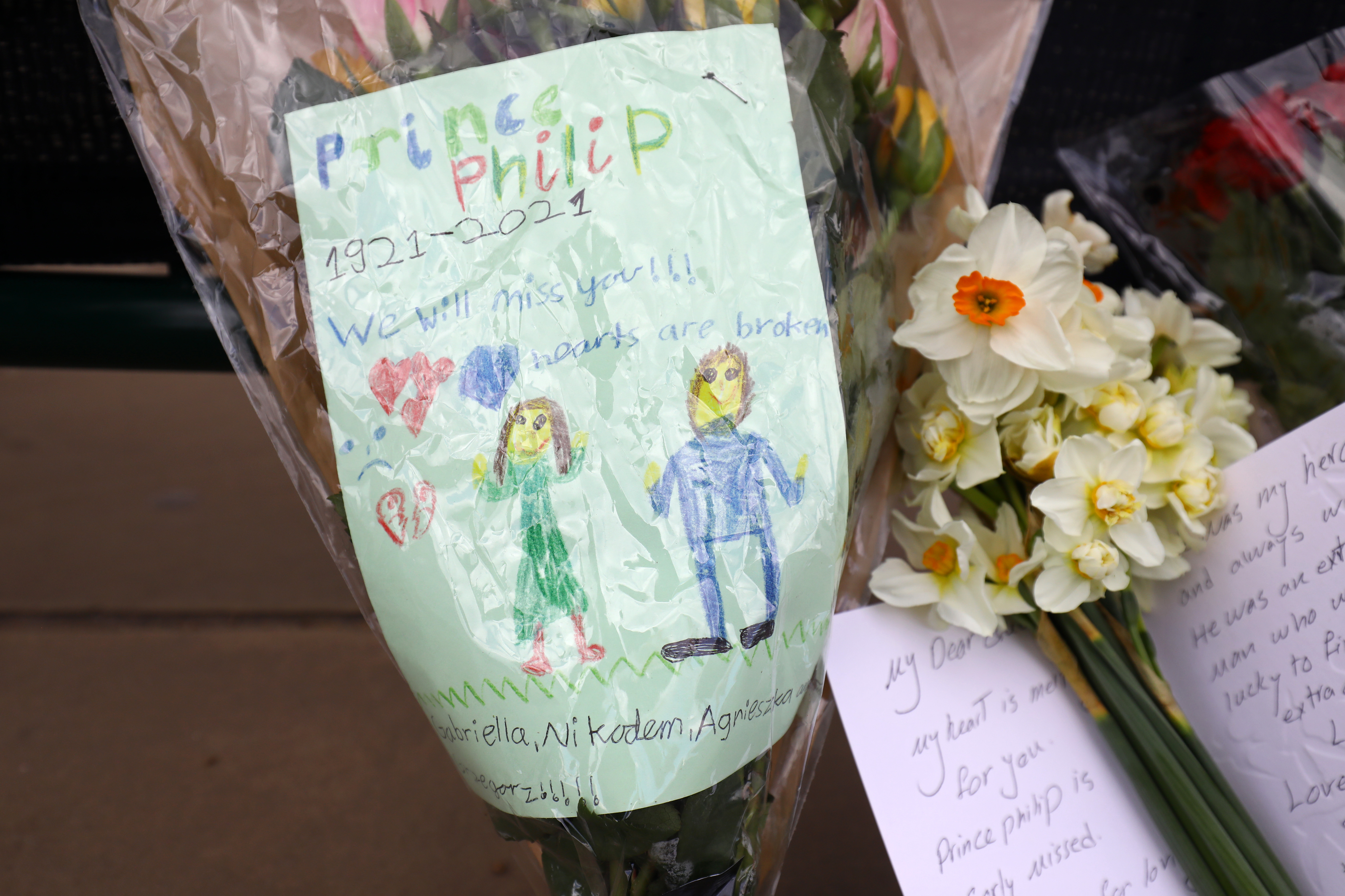 Fülöp hercegtől búcsúzó rajzok és lapok