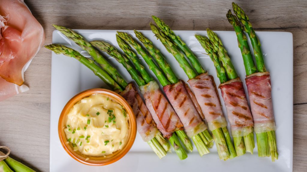 spárga majonézes salátával