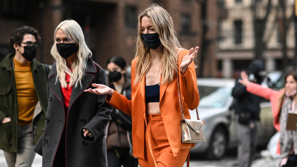 Utáljuk ahogy van, mégis divat lett maszkot hordani. 