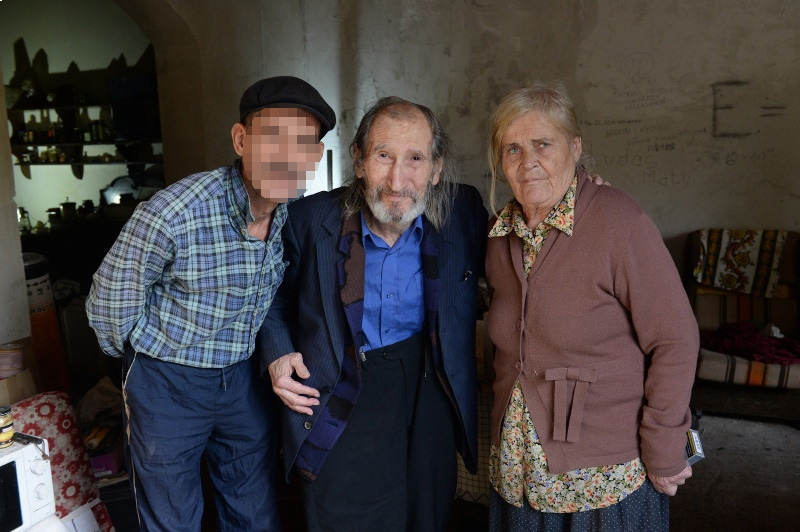 Szilágyi István és fia, Péter, valamint felesége, Jolán 2019-ben