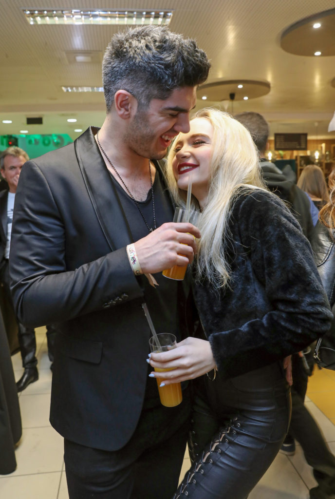 Serena és Roland akkor buktak le, amikor közösen andalogtak, csókolóztak egy fővárosi plázában