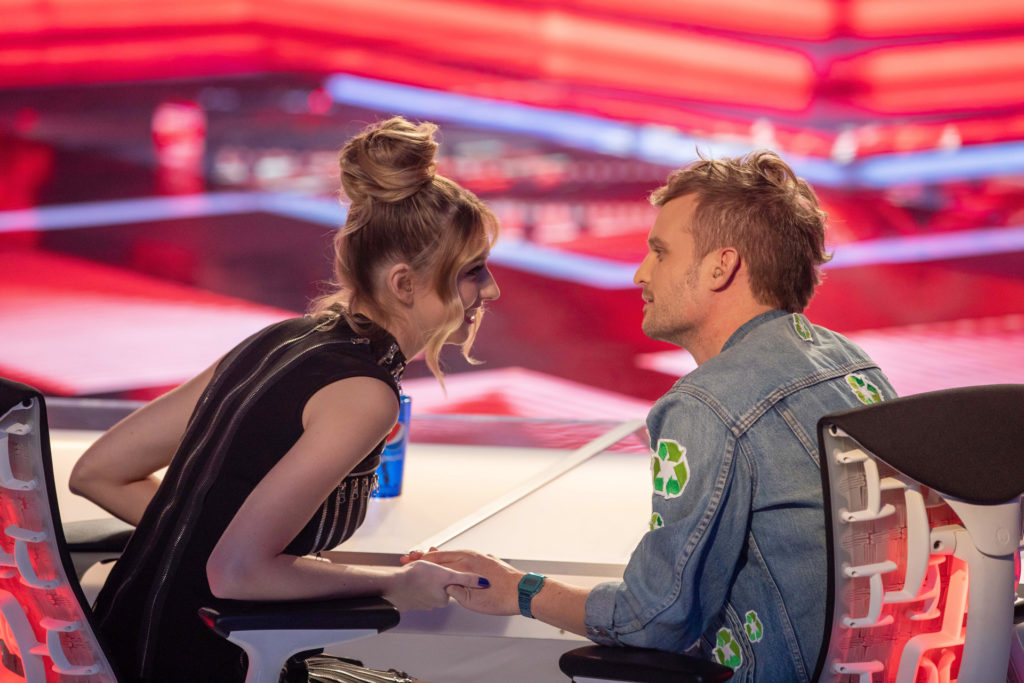 Az énekesnő mentortársába, Puskás Petibe szeretett bele