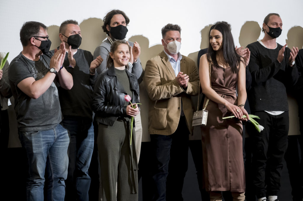 A Becsúszó szerelem stábja örült, hogy végre megtarthatták a film bemutatóját 