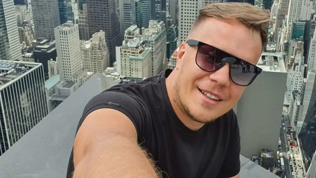 Fekete Dávid felesége az interneten árulja a feleslegessé vált gyerekholmikat