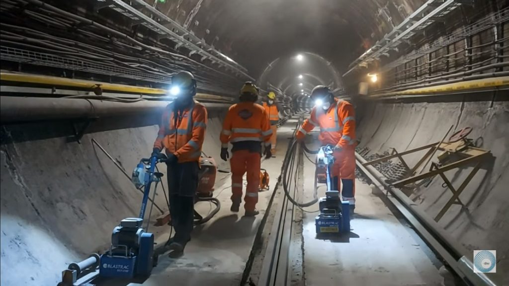 Egy 50 éves emlékre bukkantak a metrófelújítás során a Deák téren