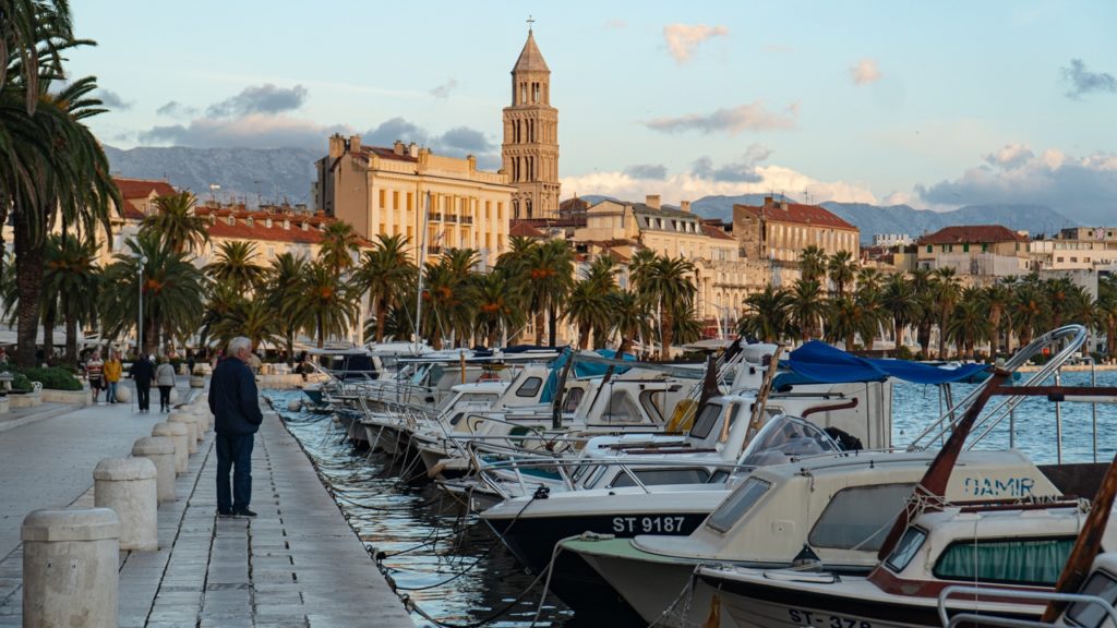 Meghosszabbította a korlátozásokat Horvátország, egy szimulációtól teszik függővé a nyitást