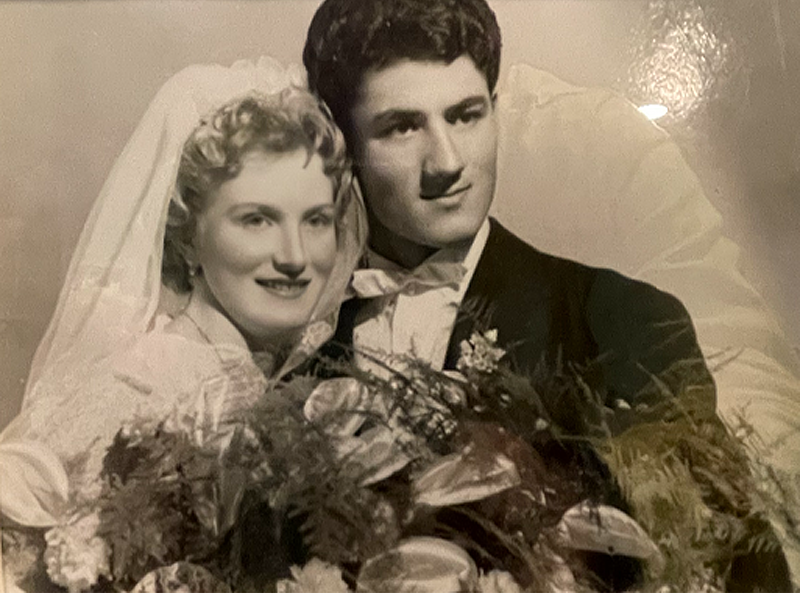 Anyukám többször ott volt a felvételeken, örült a sikereimnek, viszont nehezen viselte, amikor az újságokban megjelentek rólam neki nem tetsző cikkek