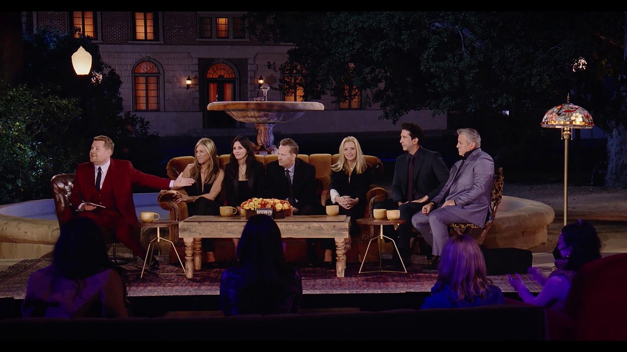 Jennifer Aniston, Courteney Cox, Lisa Kudrow, Matt LeBlanc, Matthew Perry, David Schwimmer beszélgetett James Cordennel a Jóbarátok 2021-es visszatérésén