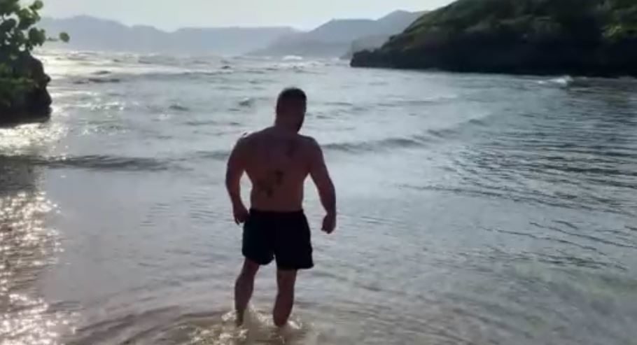 Joe már hetek óta Dominikán forgat