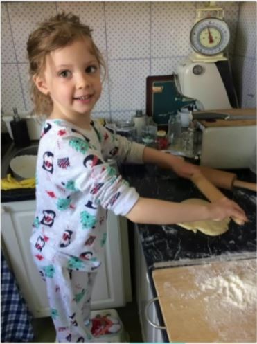 Keresztanyu Timikéjét Balogh Anna alakítja, a színésznő megmutatta a kislányát