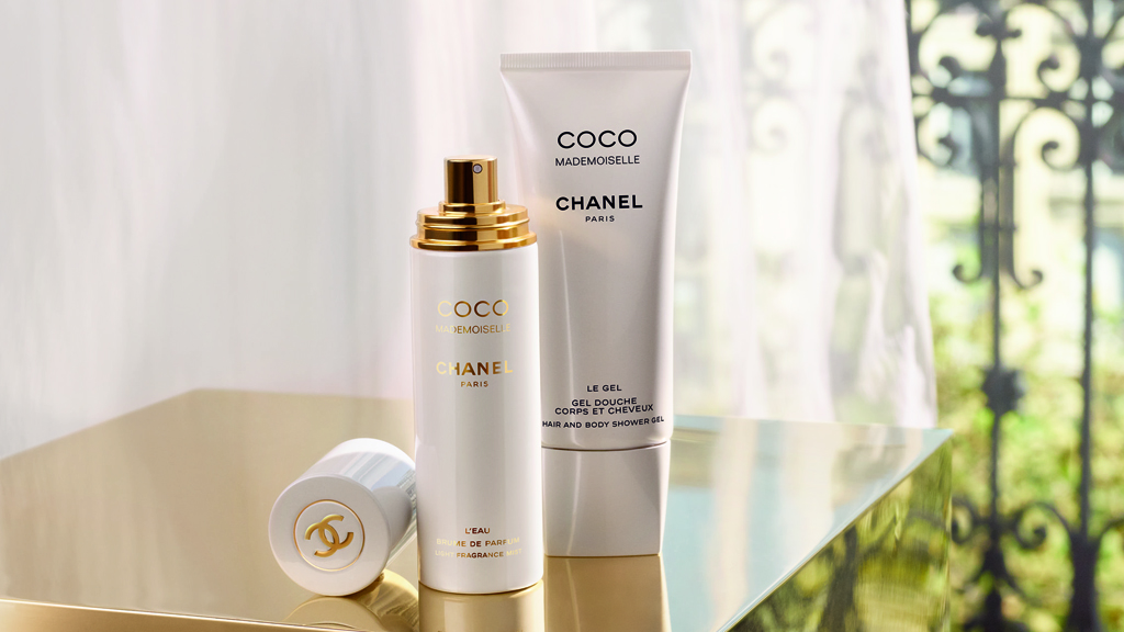 Hova kell fújni a parfümöt? (x)