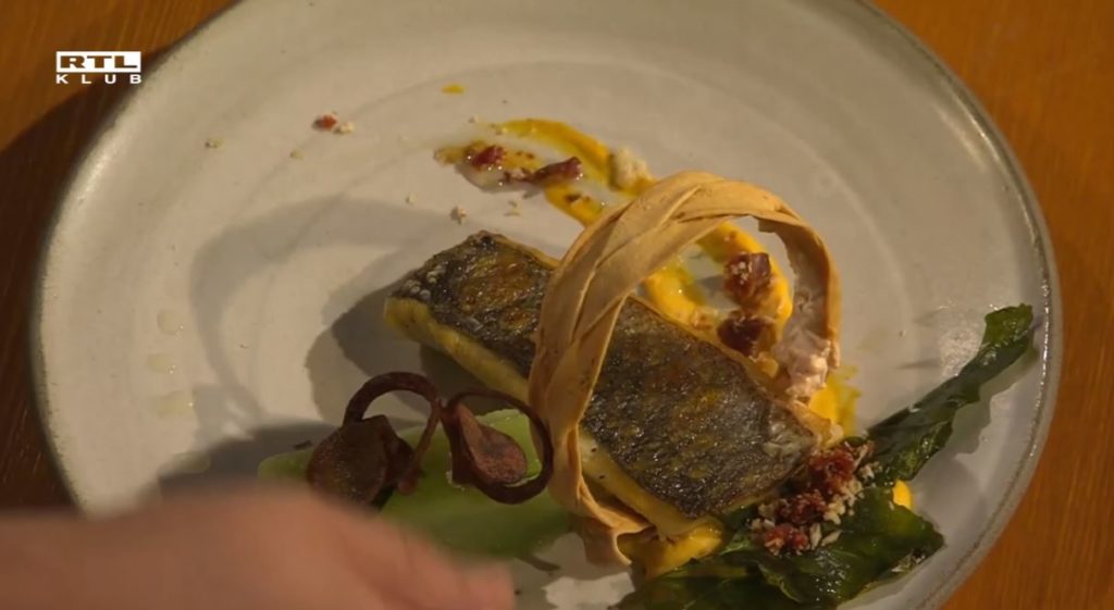 Balatni szerelem nevet kapta Ivett tányérja, amiről Rácz Jenőnek az esküvője jutott eszébe