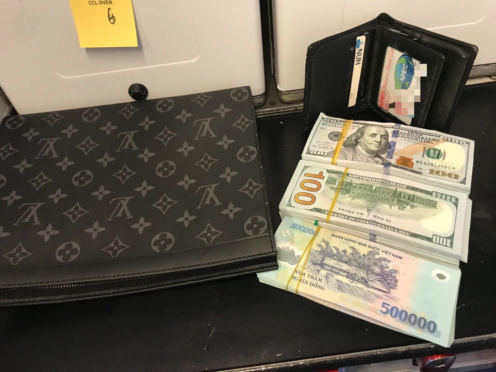 Repülőn felejtett pénztárca