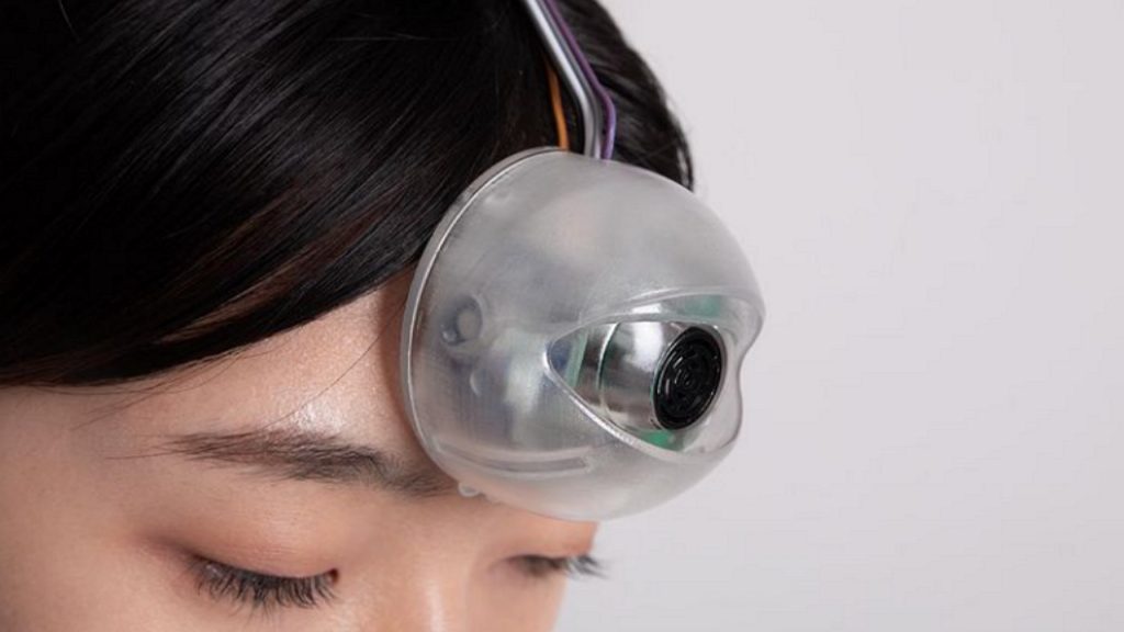 Itt a „harmadik szem”, amely séta közben vigyáz ránk, miközben mobilozunk