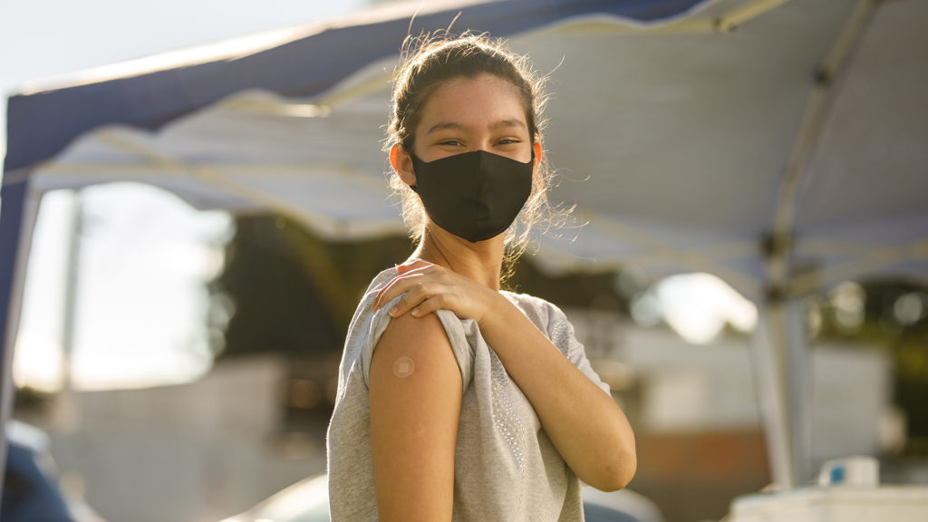 Már az amerikai 12-15 évesek is kaphatnak Pfizer vakcinát