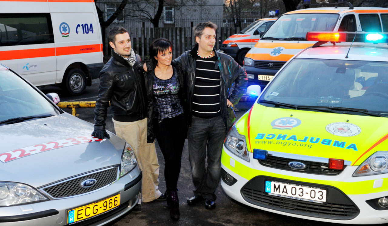 Szandi szeret jótékonykodni is