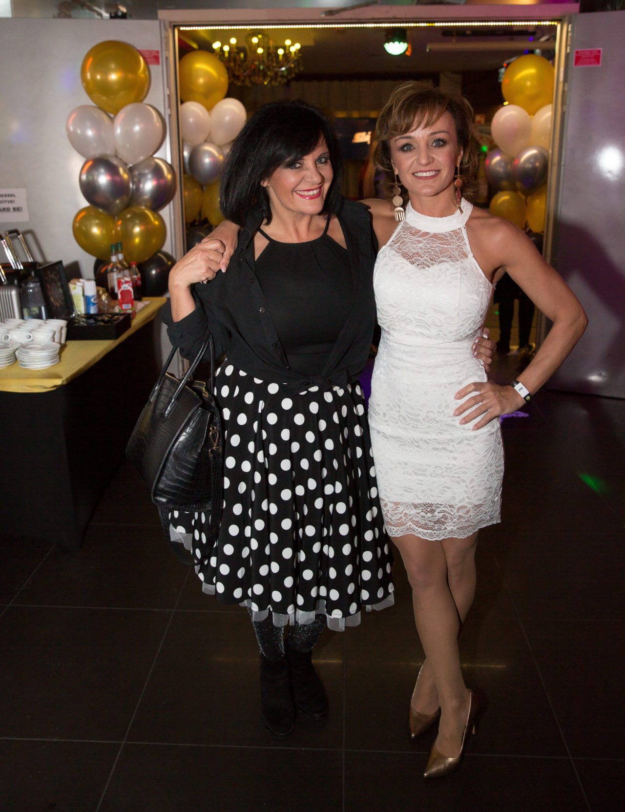 Szandi és testvére, Viki